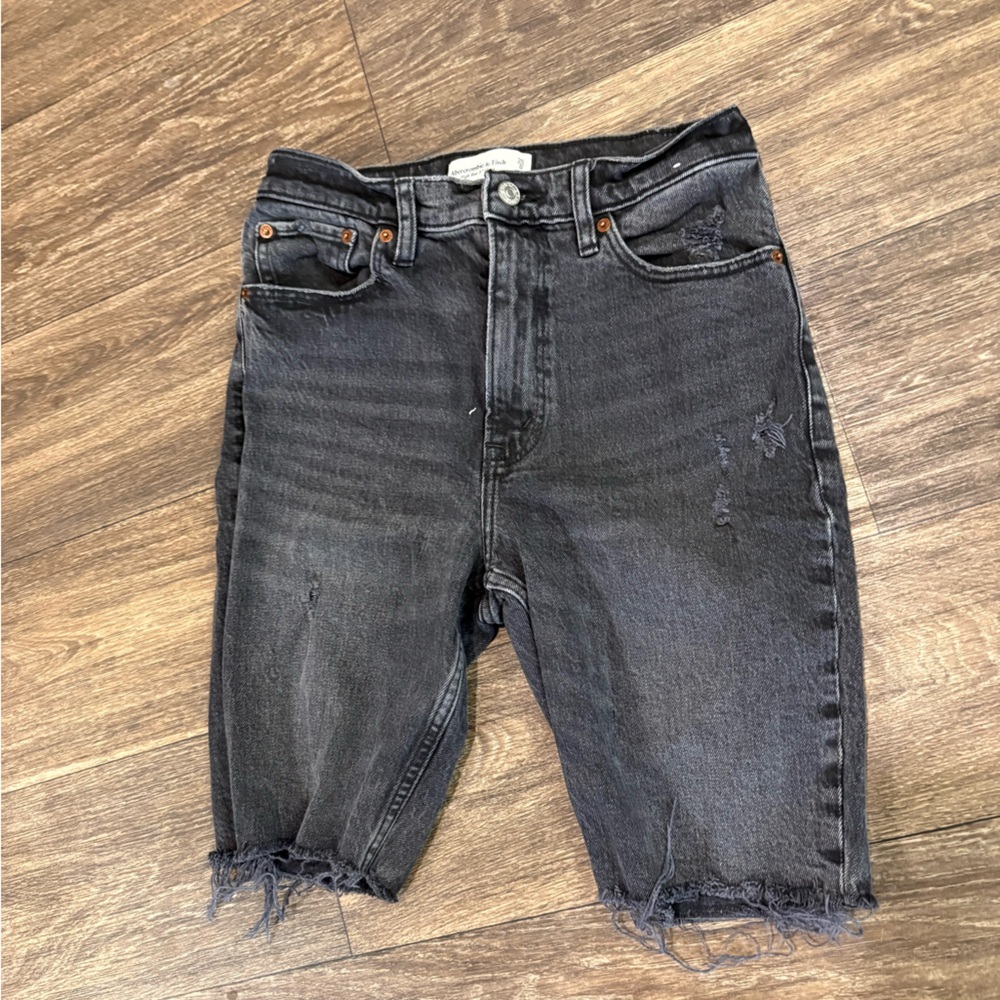 Abercrombie & Fitch High Rise 9 inch Short Black Denim Distressed 0 / 25